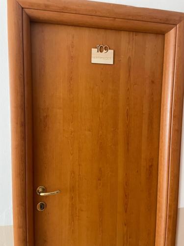 a wooden door with a sign on it at Sportland in Colle Val D'Elsa