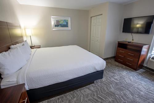 Ένα ή περισσότερα κρεβάτια σε δωμάτιο στο Best Western Plus Lafayette Vermilion River Inn & Suites