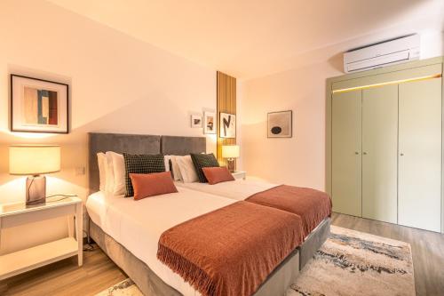 a bedroom with a large bed in a room at Fort Bay Suite Apartments in Machico