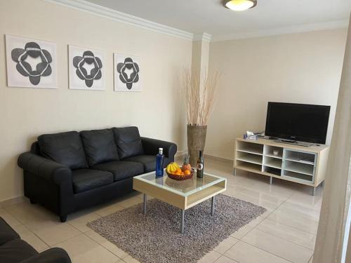 33 Pleasures Del Duque Apartment