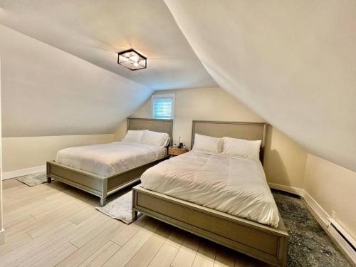 two beds in a bedroom with a attic at Arianna's Modern Makeover in Grand Rapids