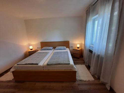Ένα ή περισσότερα κρεβάτια σε δωμάτιο στο Appartements Lena.