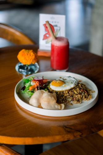 Jídlo v hostelu nebo okolí