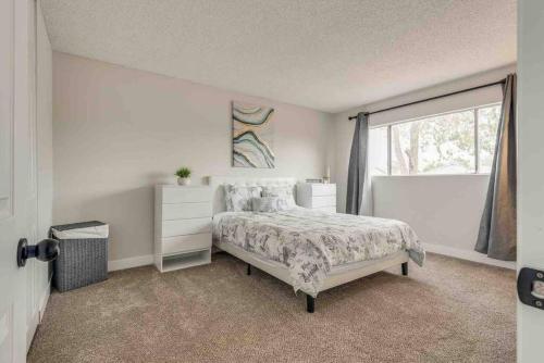 Cozy home! 16 Min away from strip and fremont
