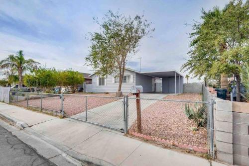 a chain link fence in front of a house at Cozy home! 16 Min away from strip and fremont in Las Vegas