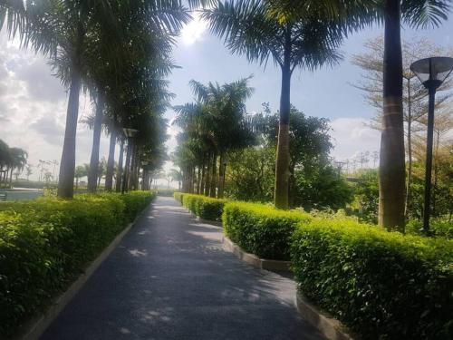 Κήπος έξω από το GYDEN STAYCATION #Green Haven near Senibong&Regency