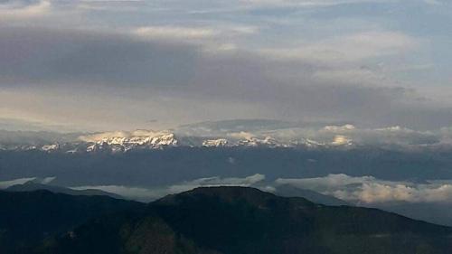 Uma vista da montanha tirada do apartamento 