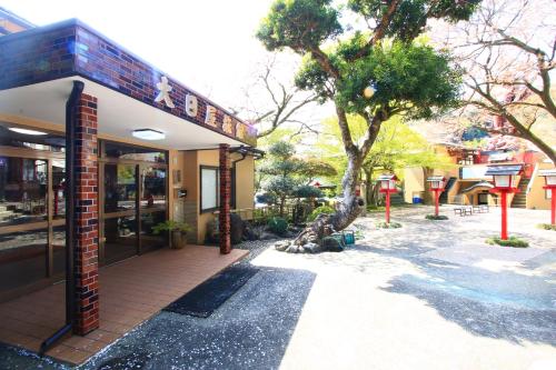 a building with a sidewalk in front of a street at Dainichiya-ryokan in Sasaguri