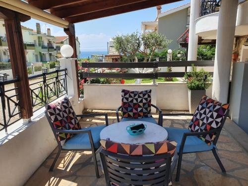 Dave Apartment Nikiti, Seaview Terrace, near Harbor