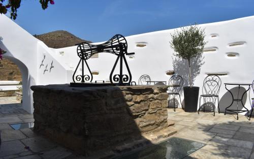 Gallery image of Ursa Major Suites in Tinos Town