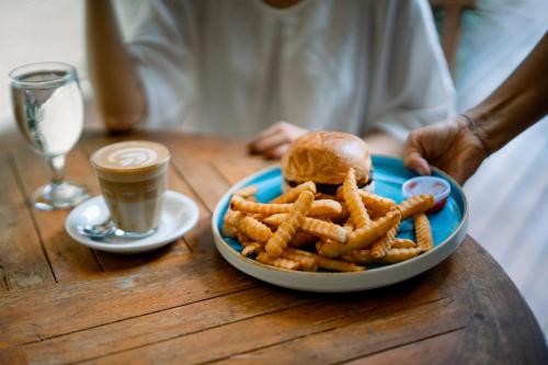 Mad på resortet eller i nærheden
