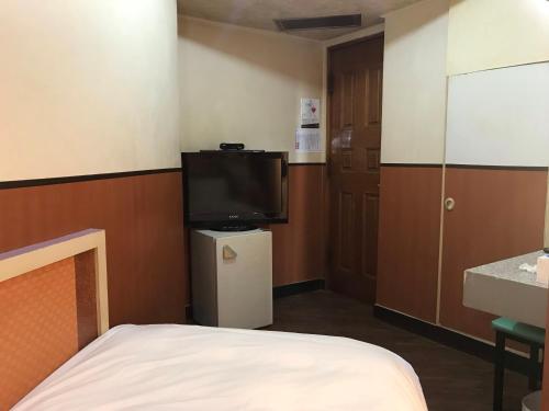 TV a/nebo společenská místnost v ubytování Huang Kai Hotel