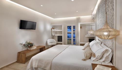 Ένα ή περισσότερα κρεβάτια σε δωμάτιο στο Erato Hotel Mykonos