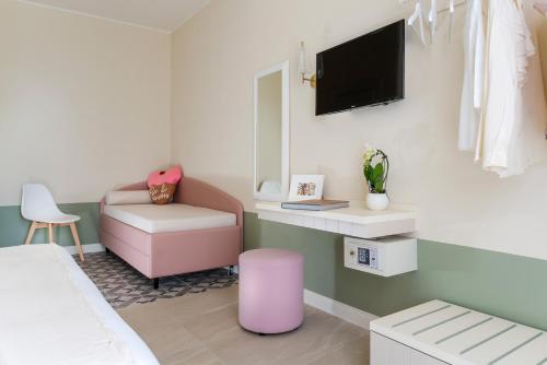 TV a/nebo společenská místnost v ubytování Pan di Zenzero Icecream Hotel