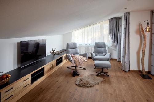 Télévision ou salle de divertissement dans l'établissement Maximilian Appartements