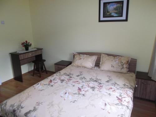 Ένα ή περισσότερα κρεβάτια σε δωμάτιο στο Guest House Balkanski Kat