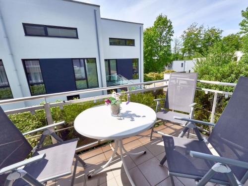 a patio with a table and chairs and a building at Strandwohnungen Sellin - WG06 mit 2 Balkonen in Ostseebad Sellin