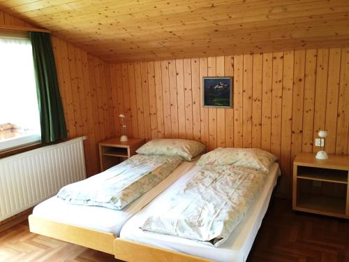 Ein Bett oder Betten in einem Zimmer der Unterkunft Alpen Chalet