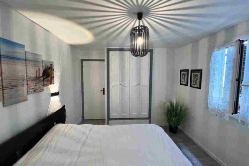 Postelja oz. postelje v sobi nastanitve Romantic villa in the south of France with a private garden , pool and a terrace