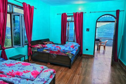 Ένα ή περισσότερα κρεβάτια σε δωμάτιο στο Shankara Homestay Rudranath