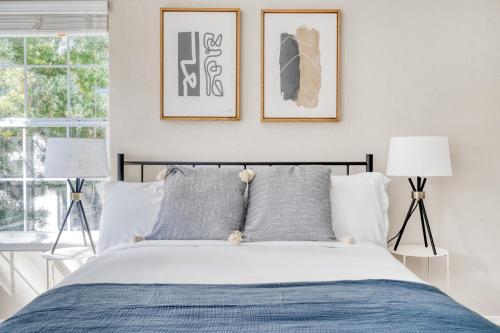 Giường trong phòng chung tại Sunnyvale 1BR w Gym Pool BBQ nr Apple SFO-896