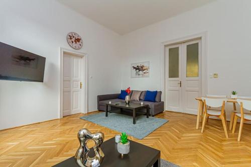 Gusto Della Vita by NW 1077 Budapest, 33 Wesselényi utca kép - 3