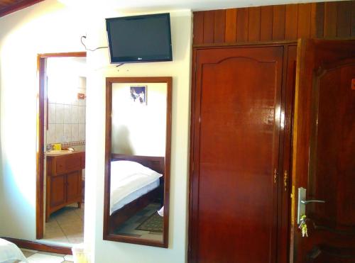 TV a/nebo společenská místnost v ubytování Hotel Santa Cruz