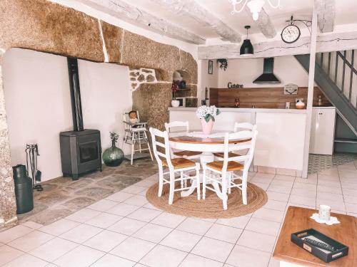 a kitchen and dining room with a table and chairs at Mon Petit Coin de Paradis in Golinhac