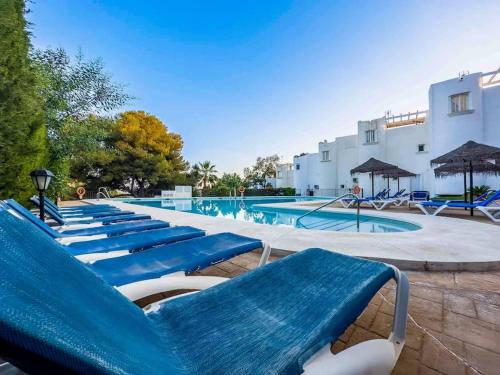 97-Townhouse With Roof Terrace & Views, Marbella