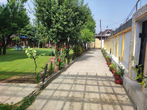 Κήπος έξω από το The CLOVER INN