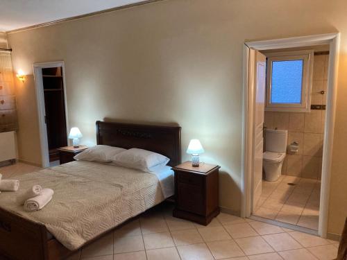 KanálionにあるVILLA MARIAのベッドルーム1室(ベッド1台付)、バスルーム(シャワー付)が備わります。