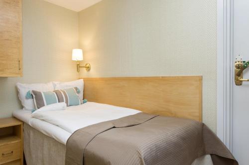 a bedroom with a bed in a room at Lady Hamilton Hotel in Stockholm
