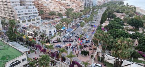 an overhead view of a city street with a crowd of people at VISTAS AL MAR 2 in Oropesa del Mar