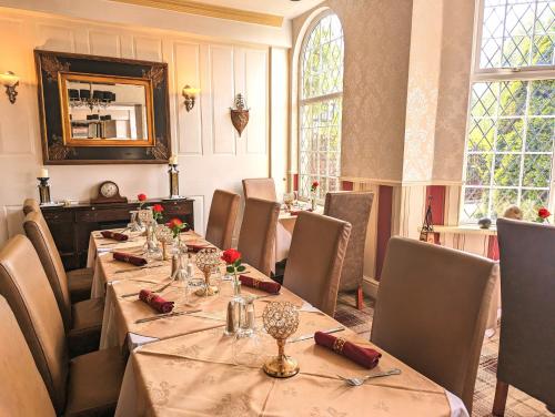 Nápoje v ubytování Brookside Hotel & Restaurant ,Suitable for Solo Travelers, Couples, Families, Groups Education trips & Contractors welcome