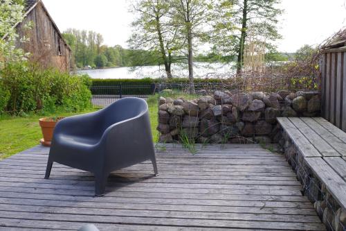 Jardín al aire libre en Haus am See in Kleinzerlang