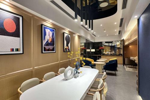 a meeting room with a table and chairs at Ramada Sukhumvit Soi Eleven in Bangkok