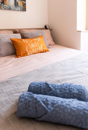 Ένα ή περισσότερα κρεβάτια σε δωμάτιο στο Modern Comfort - 2BR Apartment center of St Julians & Paceville