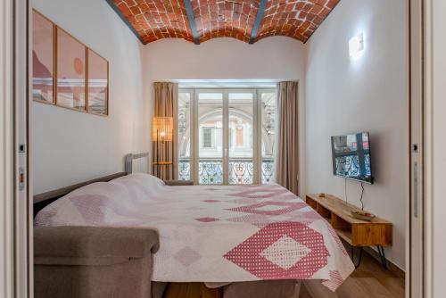 Кровать или кровати в номере Royal Apartment