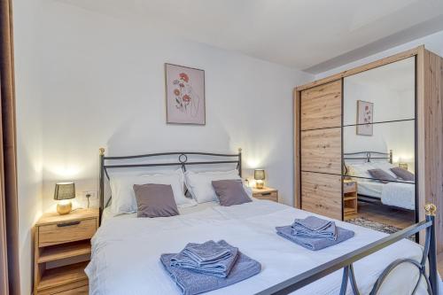 a bedroom with a bed with two towels on it at Holiday House Lena in Baderna