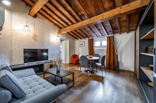 a living room with a couch and a table at Martelli 6 Suite & Apartments in Florence