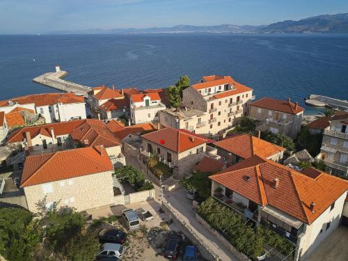 Spacious apartment 50 m from the beach – Photos 3