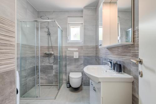 Deluxe suites with private garden, central