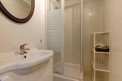 Ванна кімната в *Appart 2 chambres, Hypercentre, Emplacement N°1*