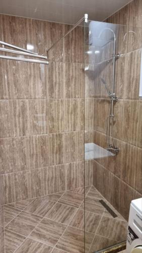 a bathroom with a shower with a glass door at Бутикови Студиа БРИТА in Kranevo