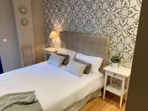 a bedroom with a large white bed with two pillows at Nuevo Terraza y parking, 2 hab, 2 baños, 6-7 personas Disponible!! JUN, JUL, AGO, SEPT in Llanes