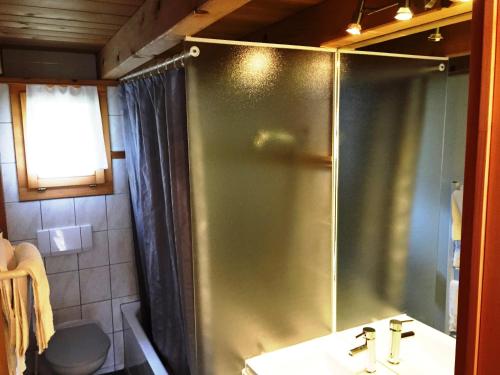 Ein Badezimmer in der Unterkunft Alpen Chalet