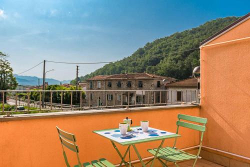 a table and chairs on a balcony with a view at La Spiga in Trebiano