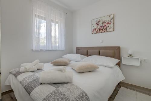 Deluxe suites with private garden, central