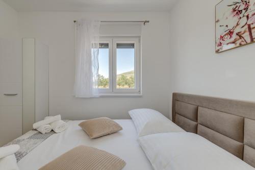 Deluxe suites with private garden, central