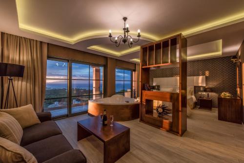 Gallery image of Elegance Luxury Executive Suites - Adults Only in Tragaki